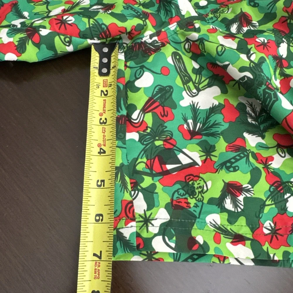 Magellan Outdoors Mens XL Holiday Christmas Theme Boat Shorts Green Fish Gear